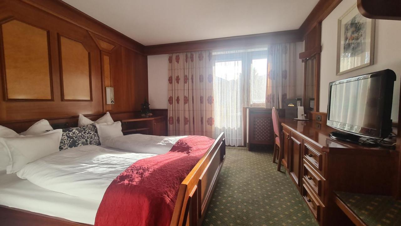 Hotel Tyrolis Zirl Bagian luar foto