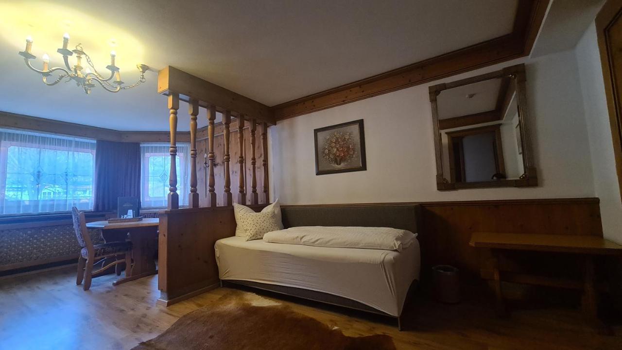 Hotel Tyrolis Zirl Bagian luar foto