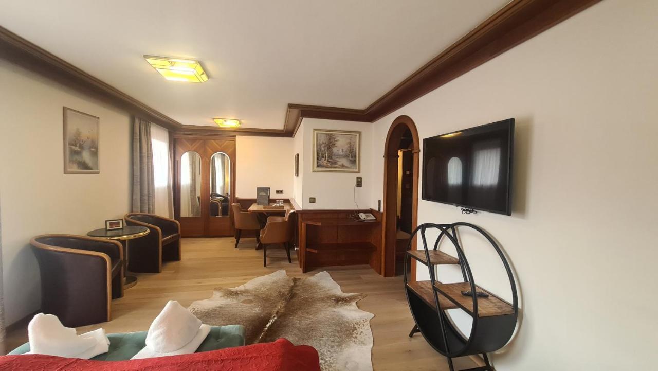 Hotel Tyrolis Zirl Bagian luar foto