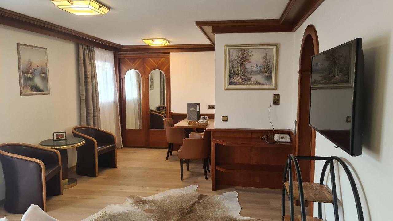 Hotel Tyrolis Zirl Bagian luar foto