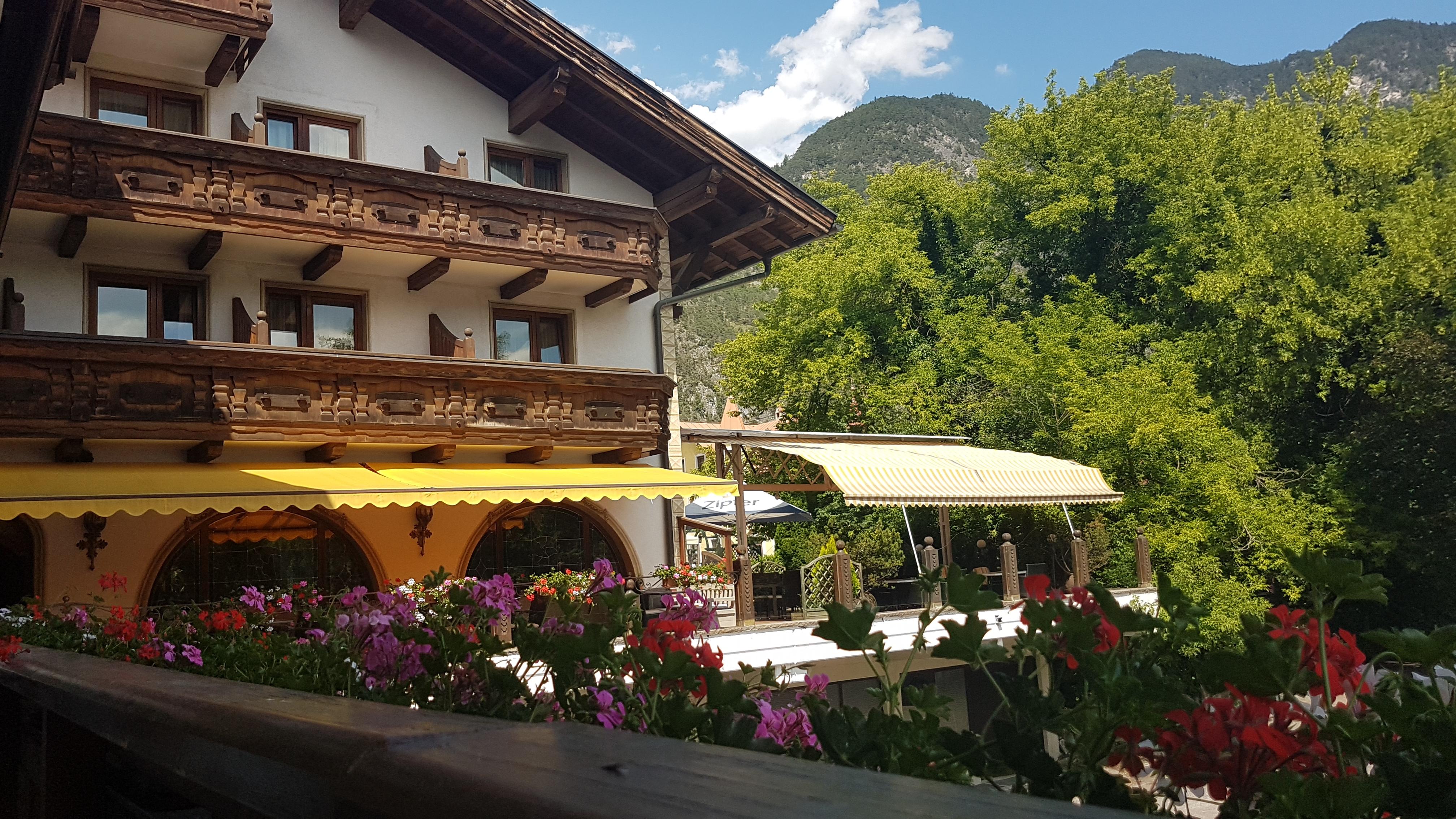 Hotel Tyrolis Zirl Bagian luar foto