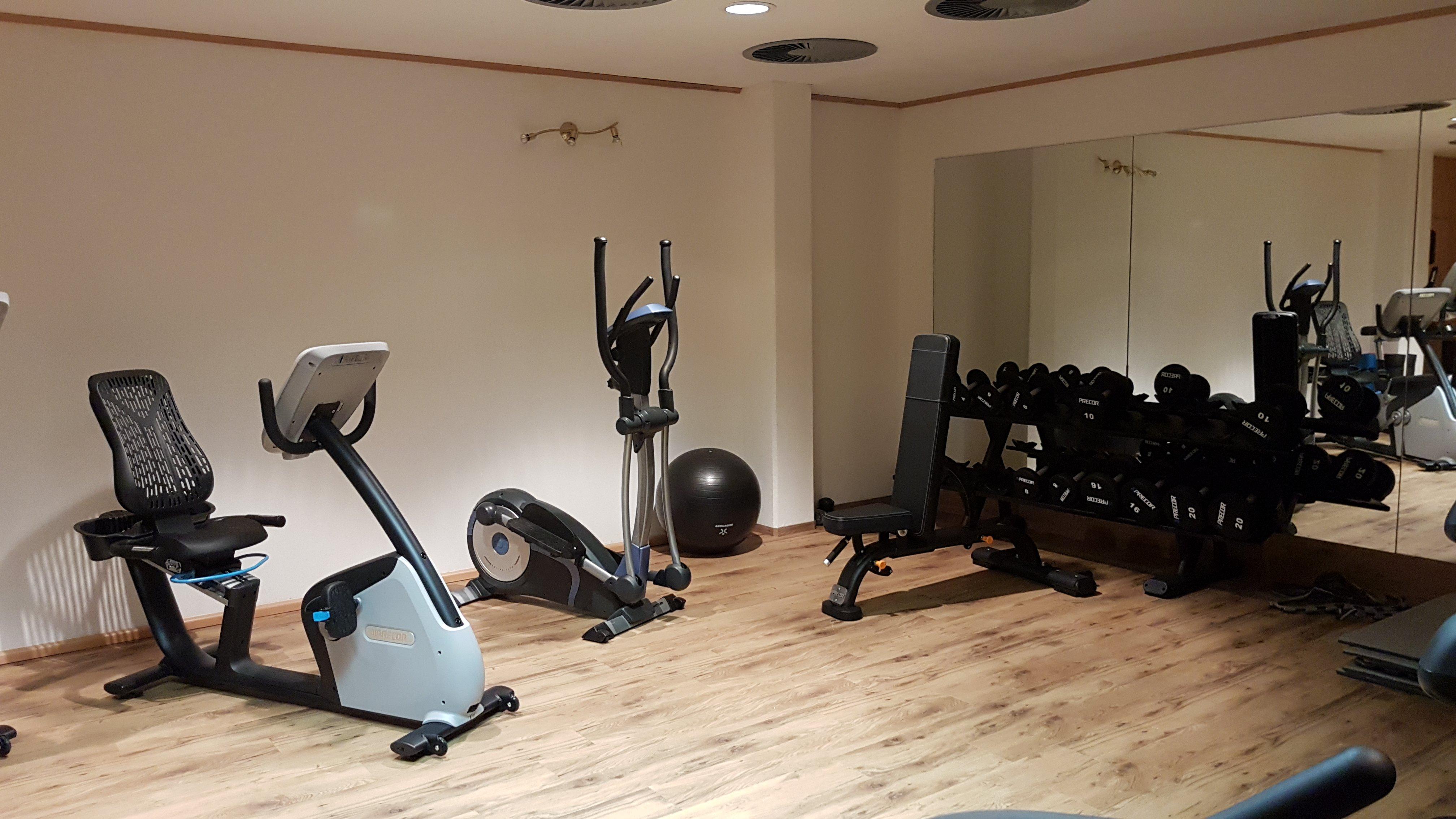 Hotel Tyrolis Zirl Bagian luar foto