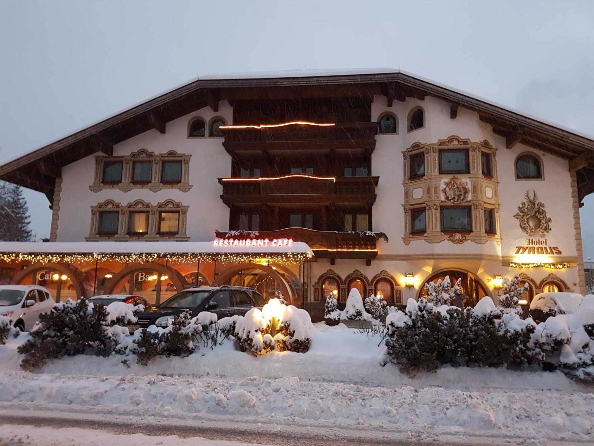 Hotel Tyrolis Zirl Bagian luar foto