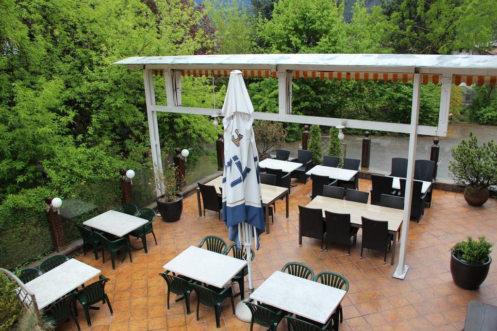 Hotel Tyrolis Zirl Bagian luar foto