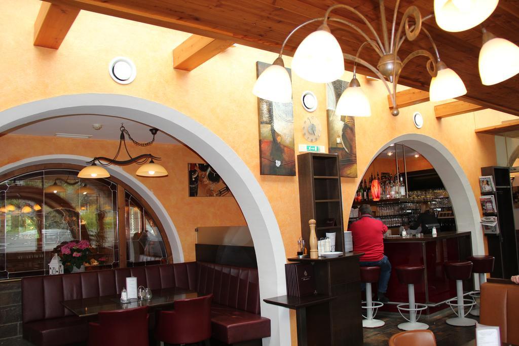 Hotel Tyrolis Zirl Bagian luar foto