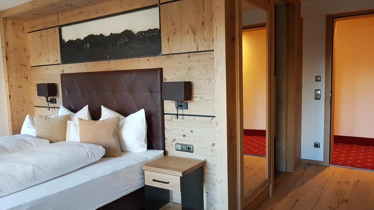 Hotel Tyrolis Zirl Bagian luar foto