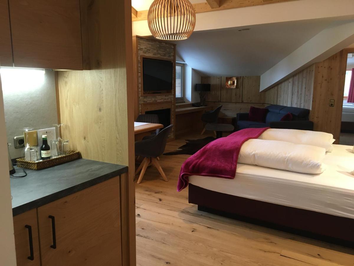 Hotel Tyrolis Zirl Bagian luar foto